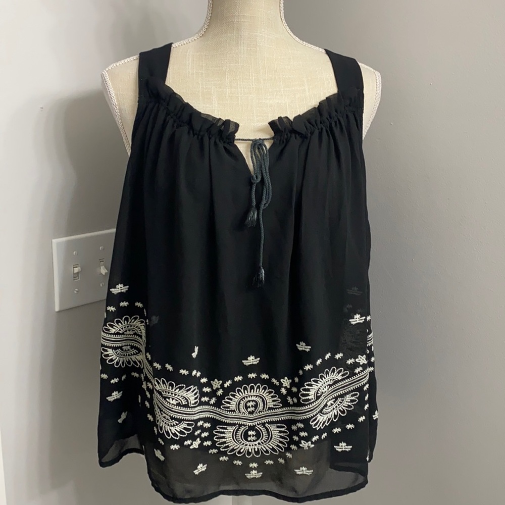 Adiva Sleeveless Blouse With Stiching